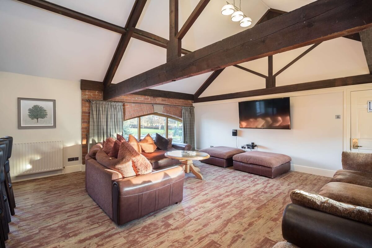 Altro Ensemble Red Vintage Timber LVT Best Western Premier Mount Pleasant Otel UK