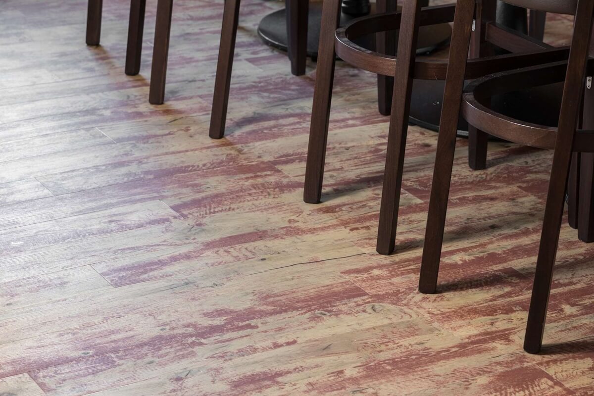 Altro Ensemble Red Vintage Timber LVT Best Western Premier Mount Pleasant Otel UK1